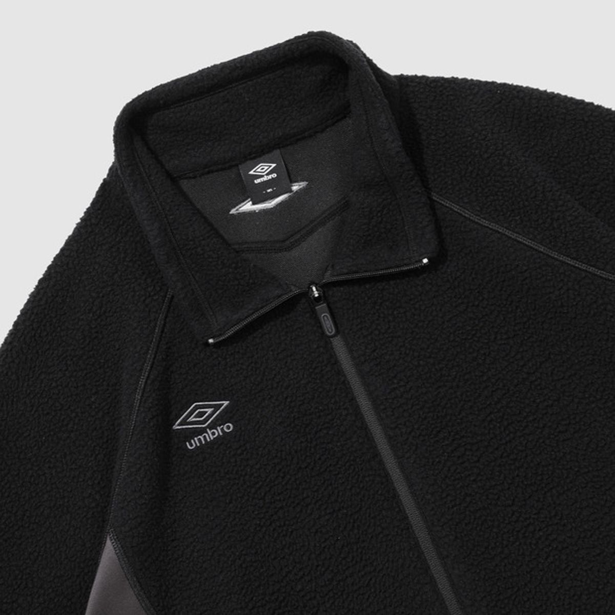 엄브로(UMBRO) 하이브리드 플리스 스탠넥 자켓 블랙 UQ421SFJO1