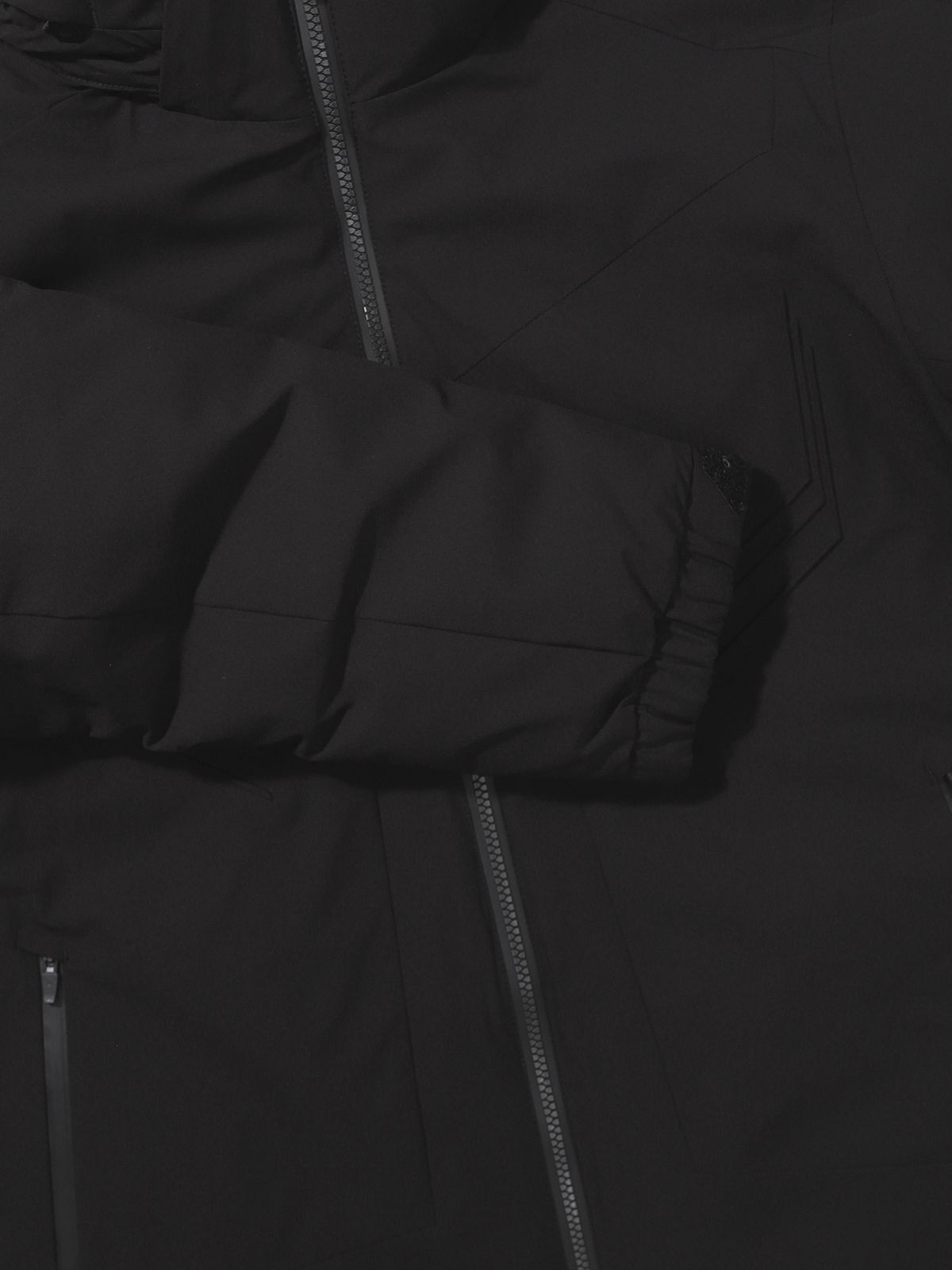 다이나핏(DYNAFIT) METALLIC (메탈릭) 남성 슬림 다운_Black YMW25507Z1