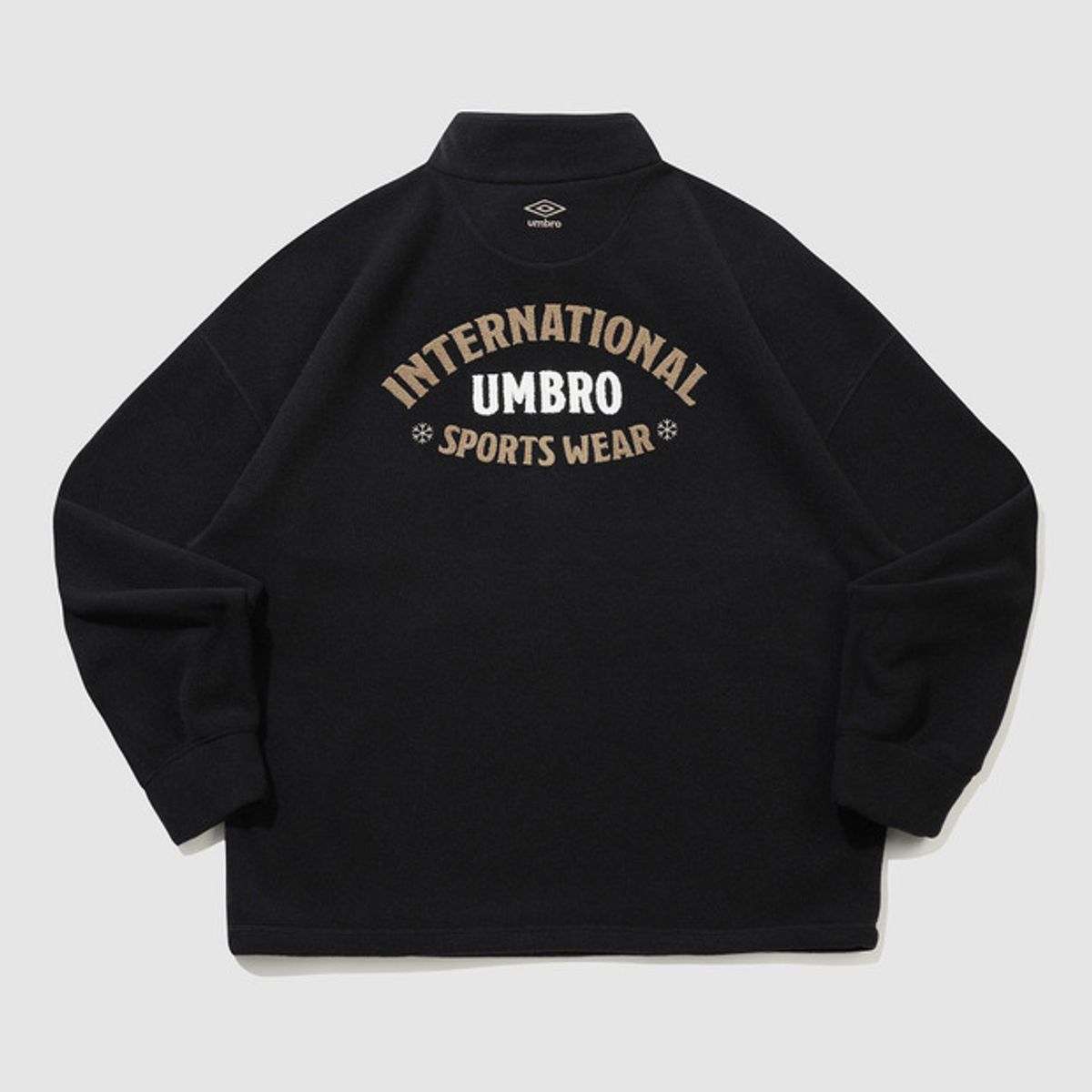 엄브로(UMBRO) 플러스플리스 레터링 하프집업 블랙 UQ423CFSN1