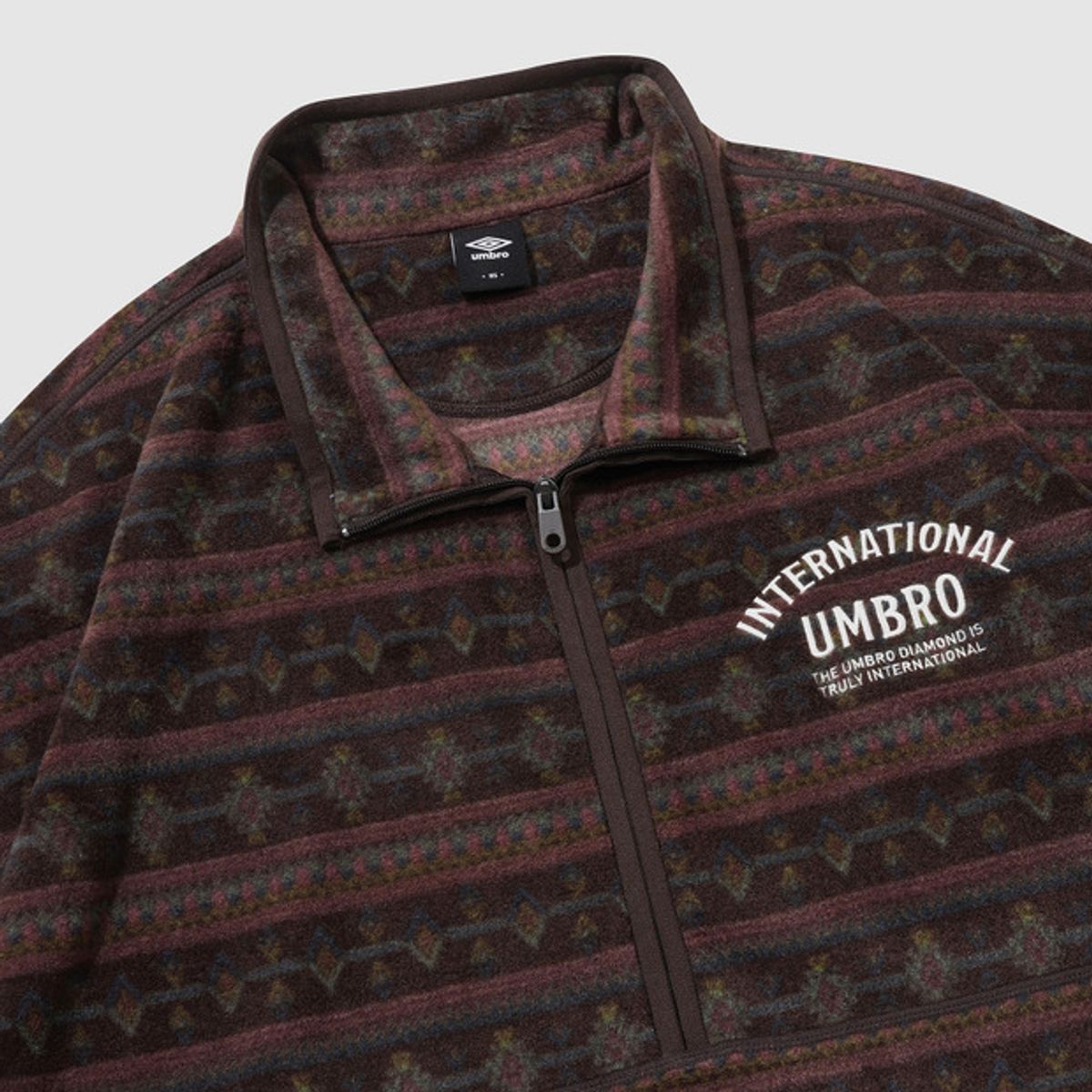 엄브로(UMBRO) 플러스플리스 레터링 하프집업 브라운 UQ423CFSN1