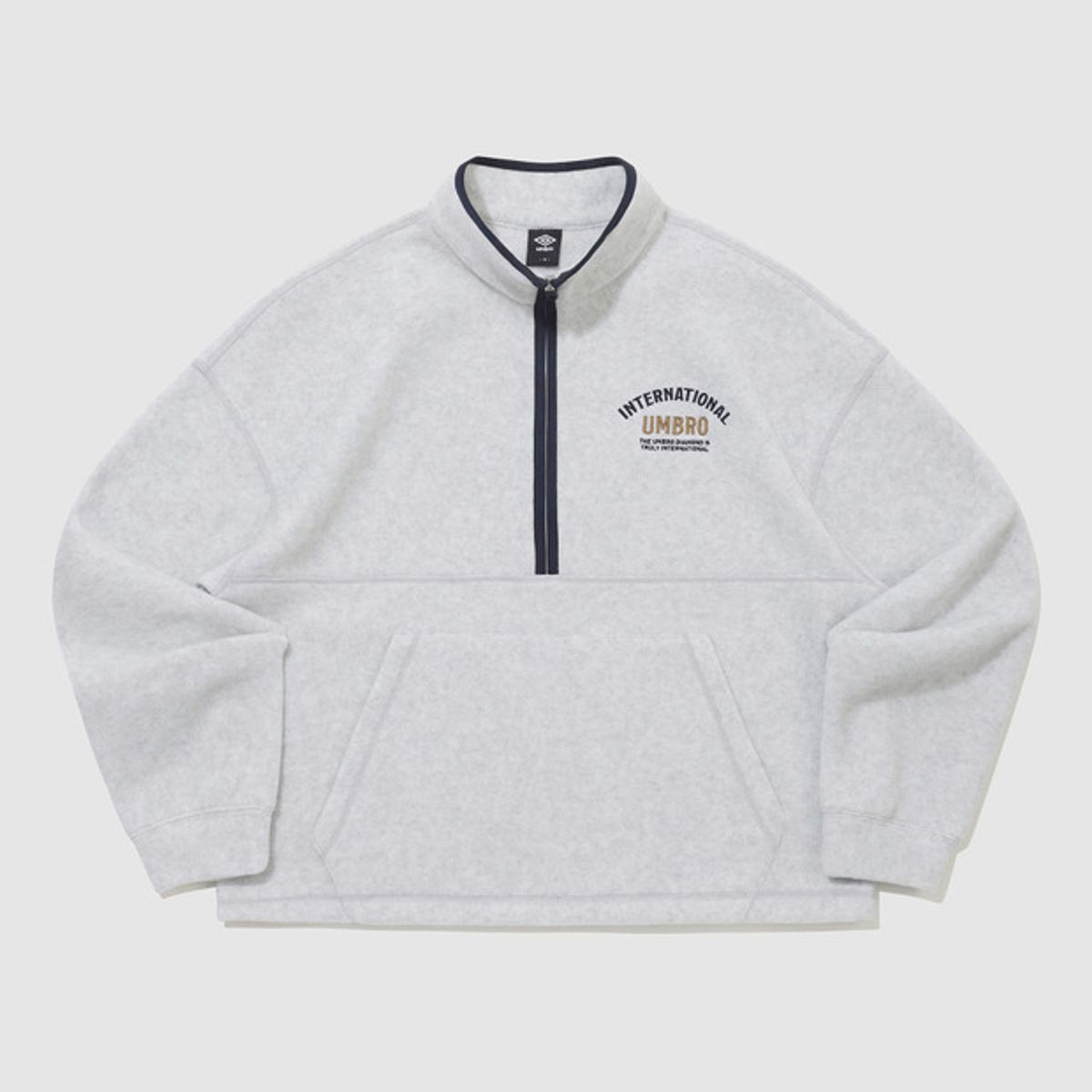 엄브로(UMBRO) 플러스플리스 레터링 하프집업 라이트 그레이 UQ423CFSN1