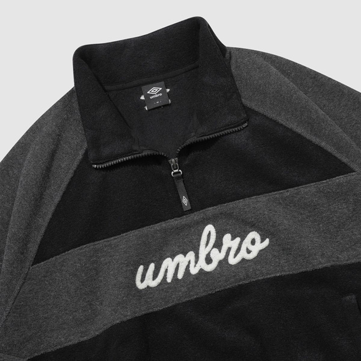 엄브로(UMBRO) 우먼스 플러피 스탠넥 하프집업 맨투맨 블랙 UQ422CFSN1