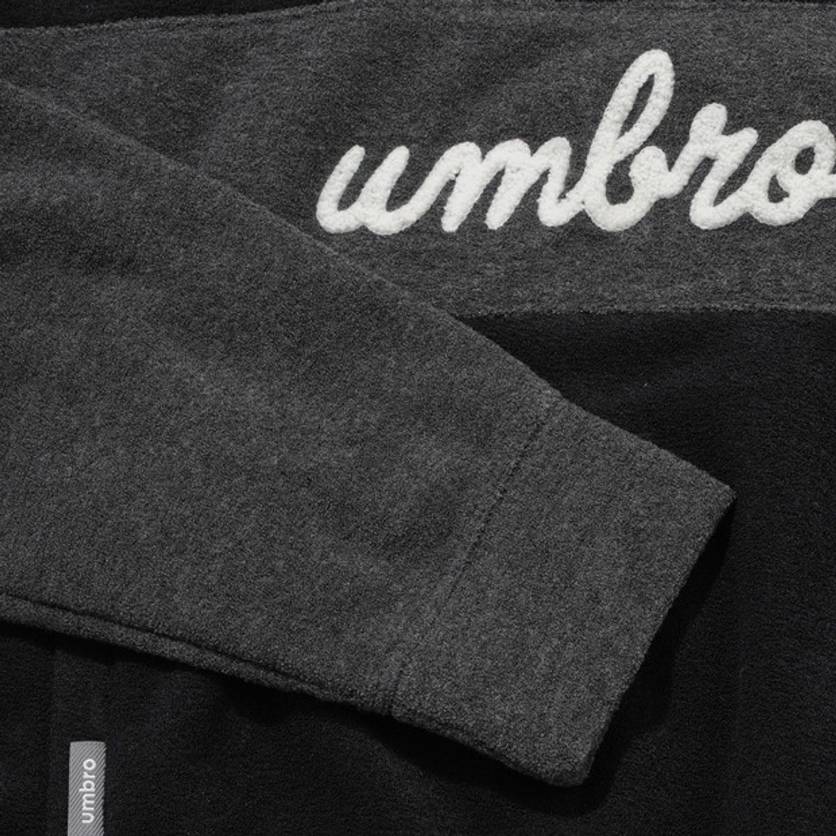 엄브로(UMBRO) 우먼스 플러피 스탠넥 하프집업 맨투맨 블랙 UQ422CFSN1