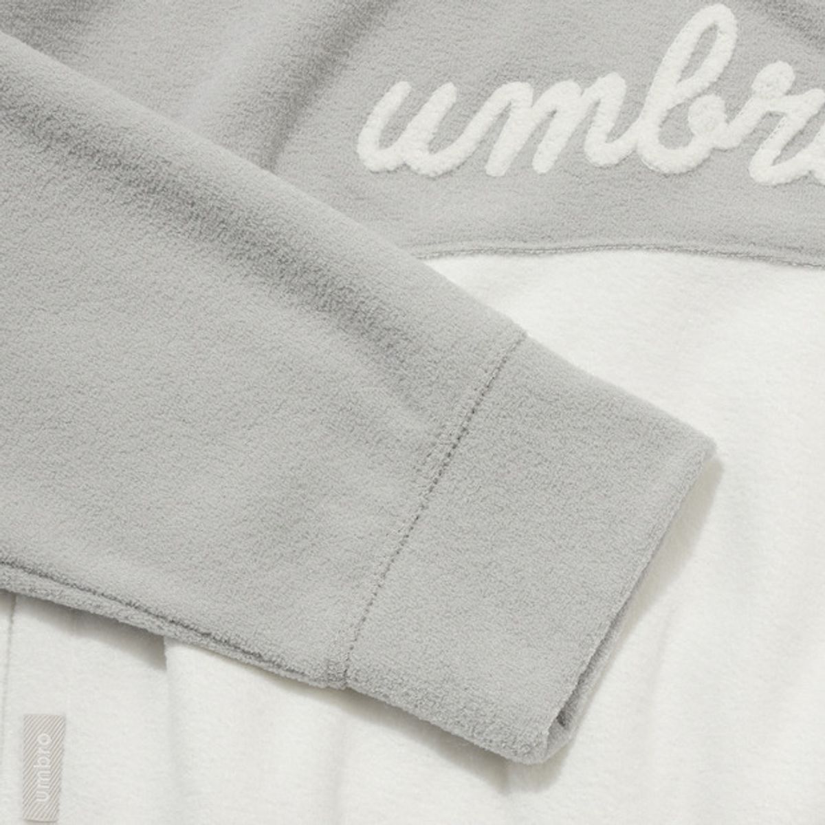 엄브로(UMBRO) 우먼스 플러피 스탠넥 하프집업 맨투맨 아이보리 UQ422CFSN1