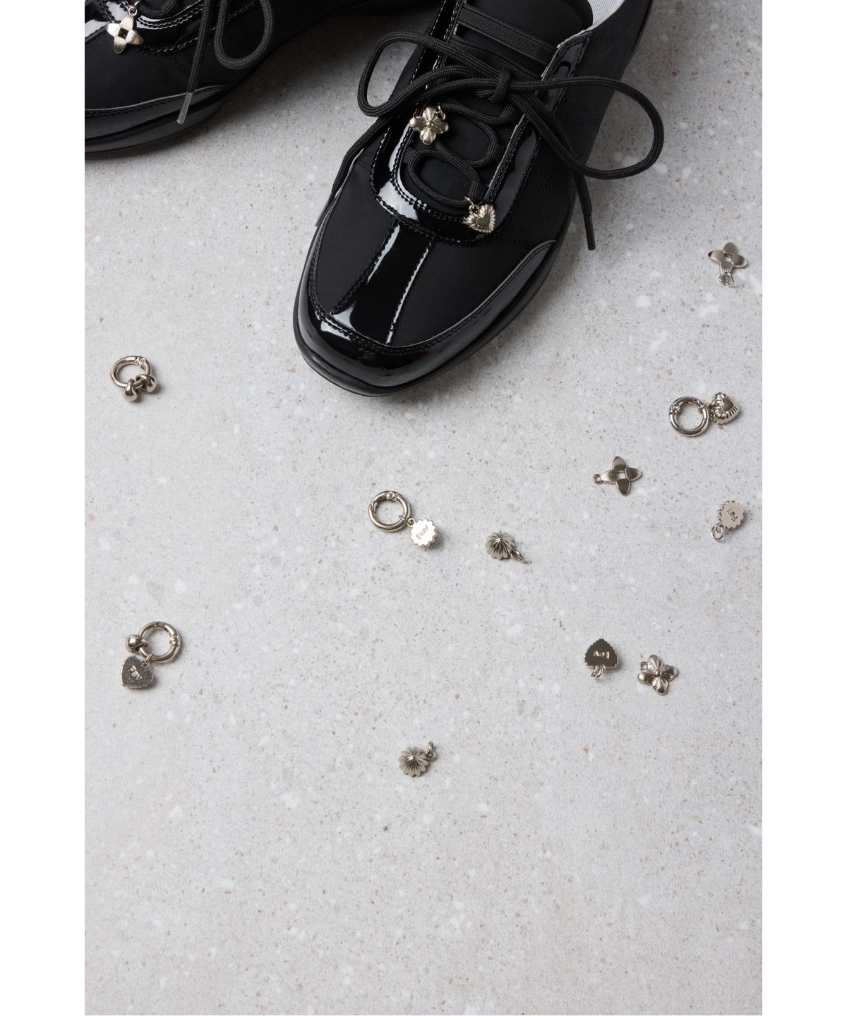 슈콤마보니(SUECOMMA BONNIE) Fev_Foil Sneakers(black)_DE4DA25512BLK