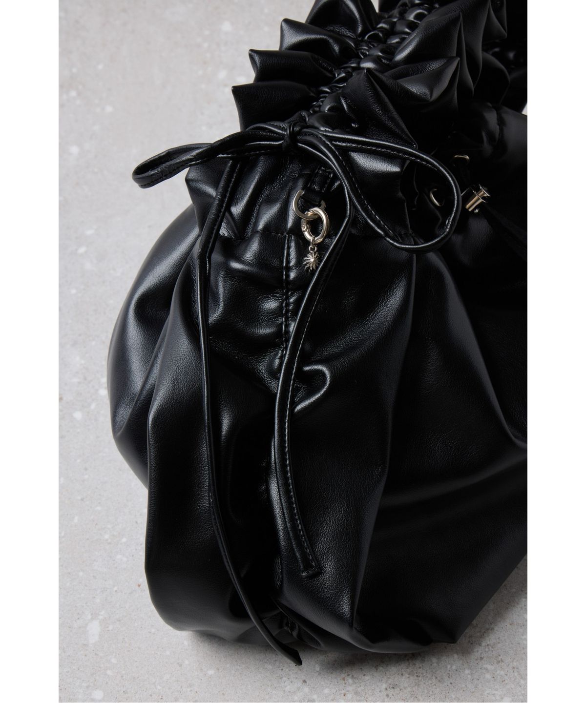 슈콤마보니(SUECOMMA BONNIE) Fev_Ruffle bag_large(black)_DFBAA25501BLK