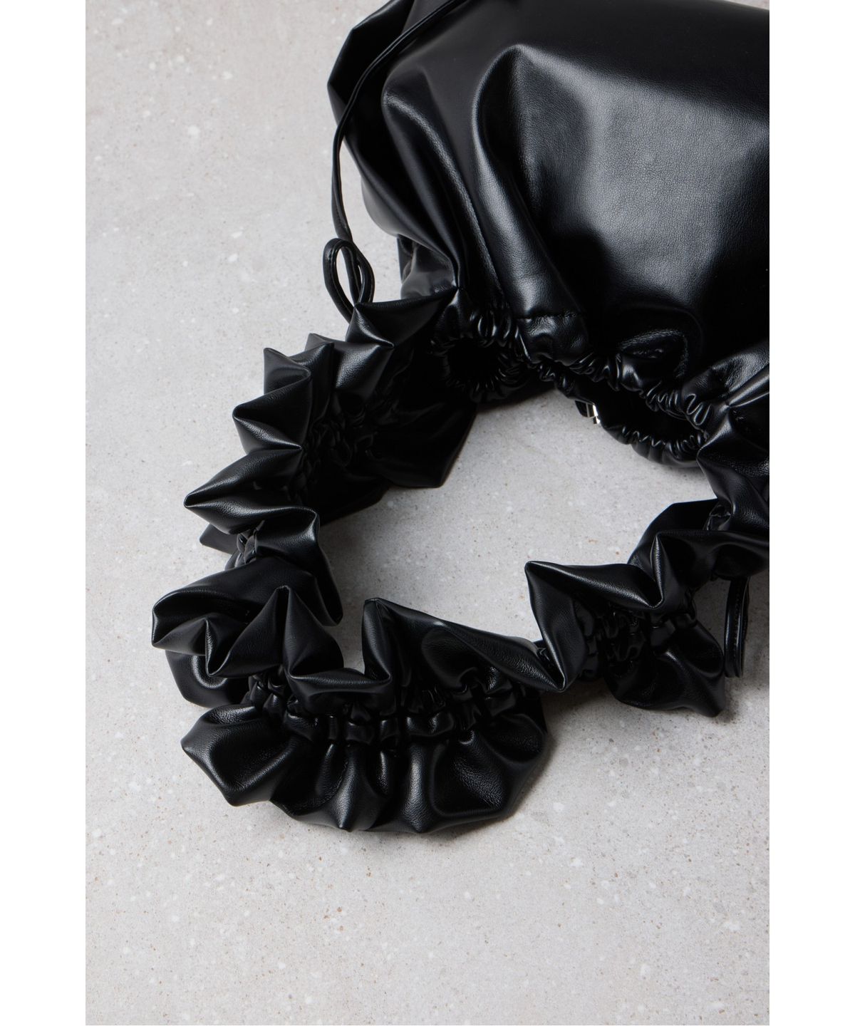 슈콤마보니(SUECOMMA BONNIE) Fev_Ruffle bag_large(black)_DFBAA25501BLK