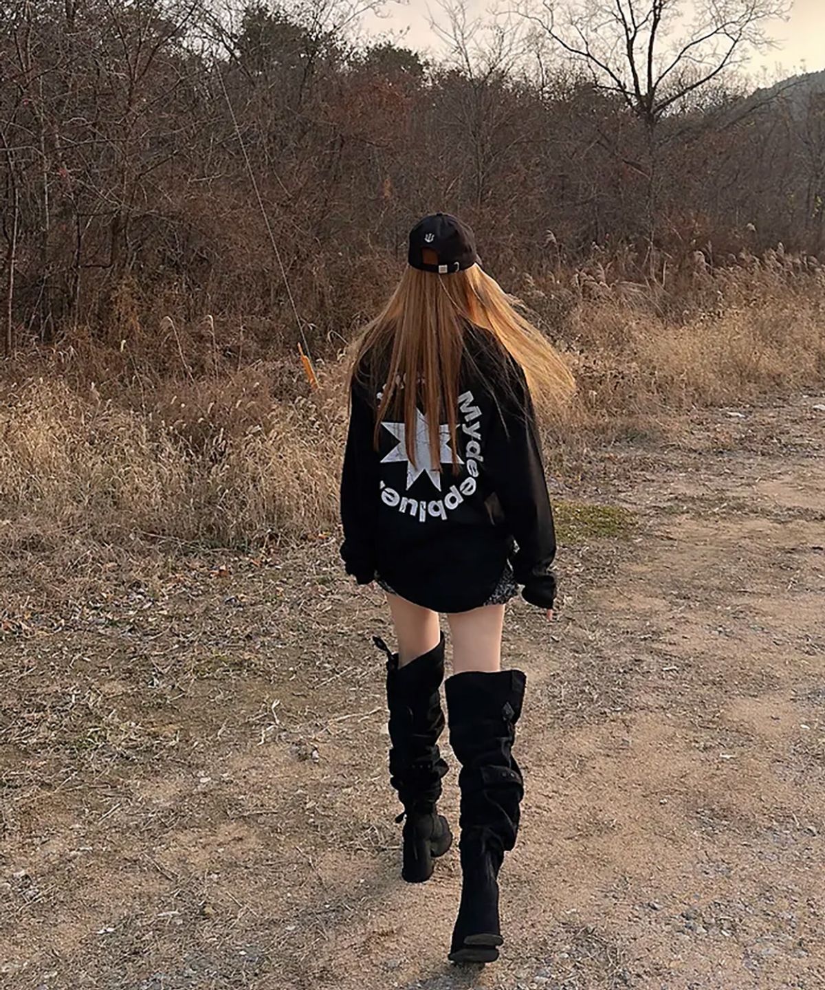 마이딥블루메모리즈(MY DEEP BLUE MEMORIES) MM CRACK ROUND LOGO LONG SLEEVE TEE(BLACK)