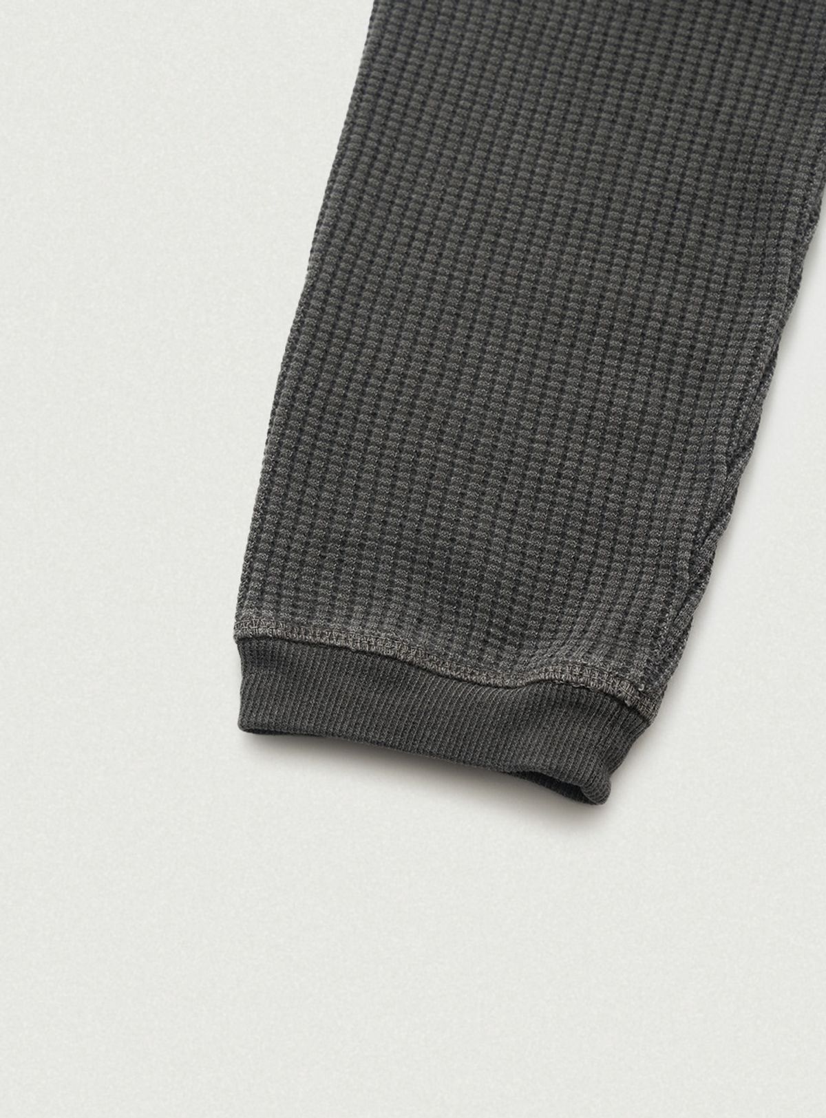 더바넷(THEBARNNET) Vero Pigment Waffle T-Shirt_Charcoal