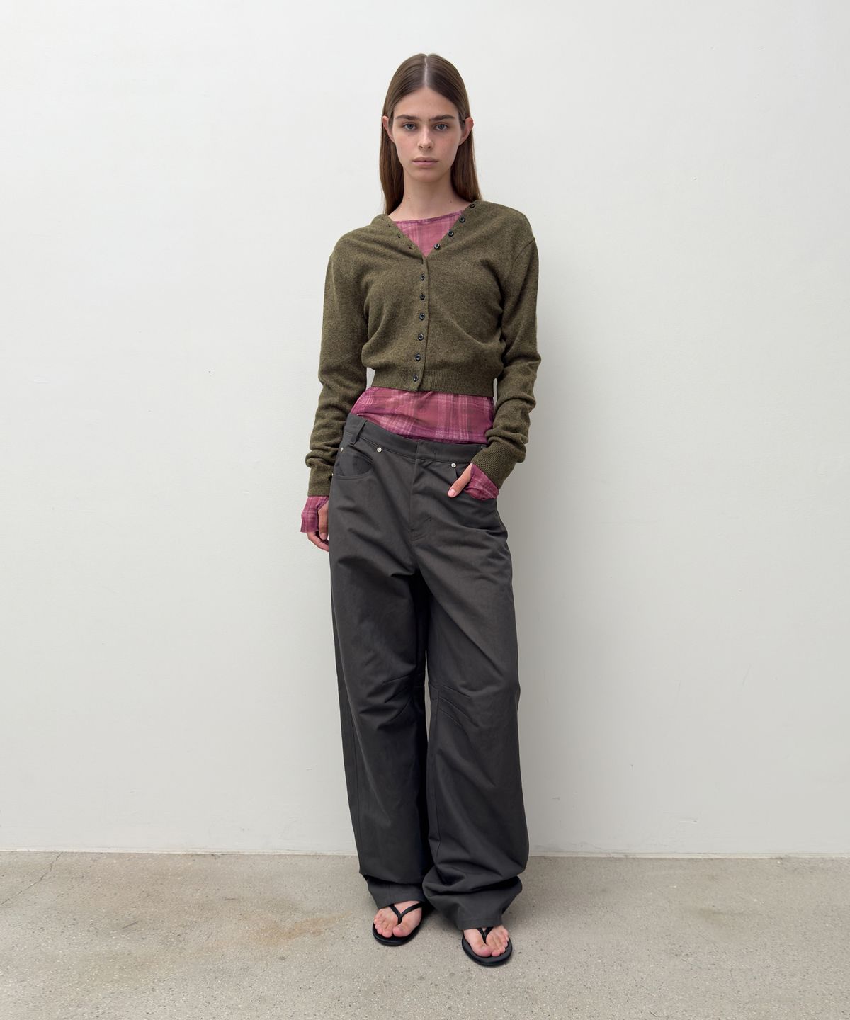 다이애그널(DIAGONAL) V NECK BUTTON CARDIGAN (khaki)