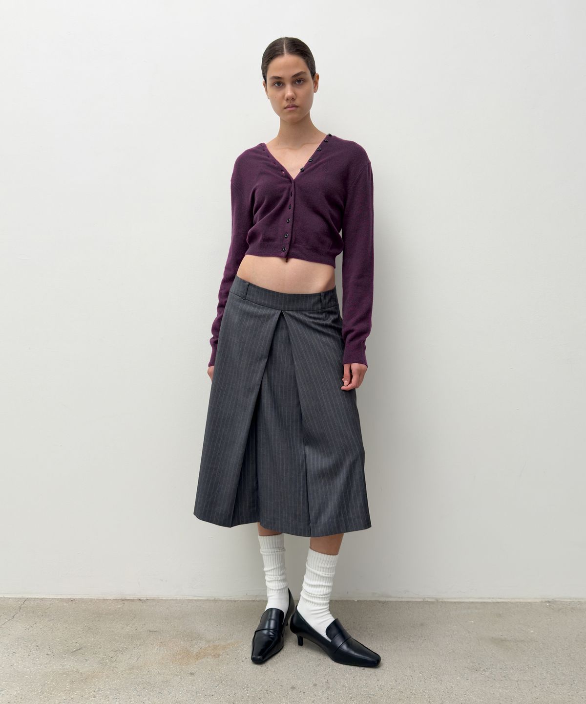 다이애그널(DIAGONAL) V NECK BUTTON CARDIGAN (purple)