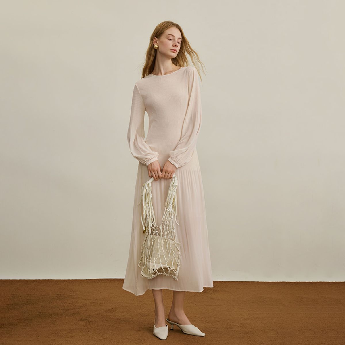 와이와이아이엠(YYIAM) YY_Ivory puff sleeve slim dress