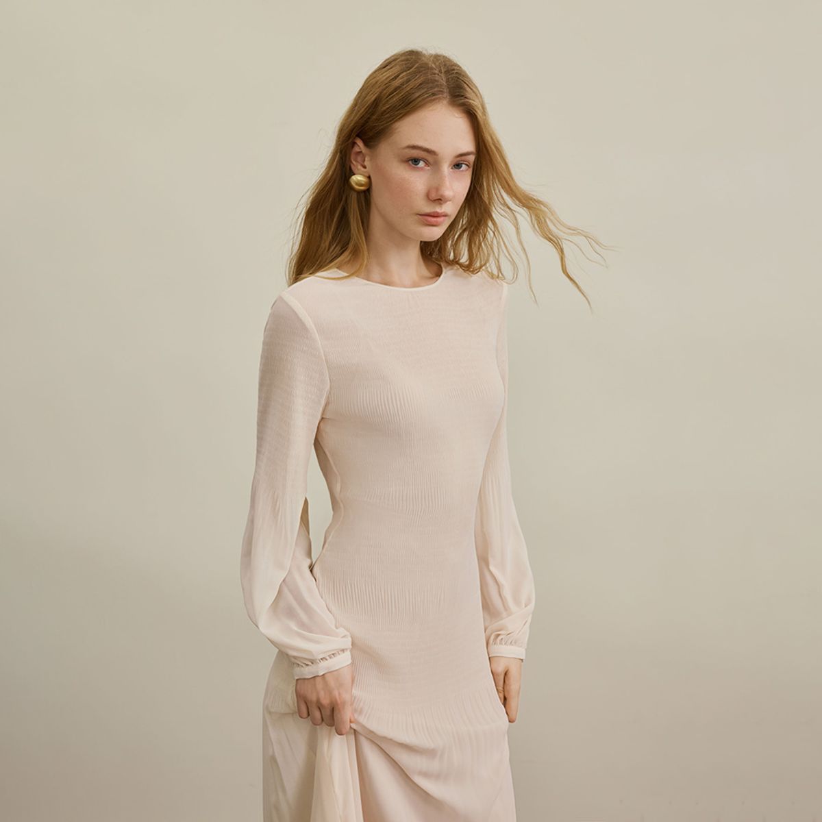 와이와이아이엠(YYIAM) YY_Ivory puff sleeve slim dress