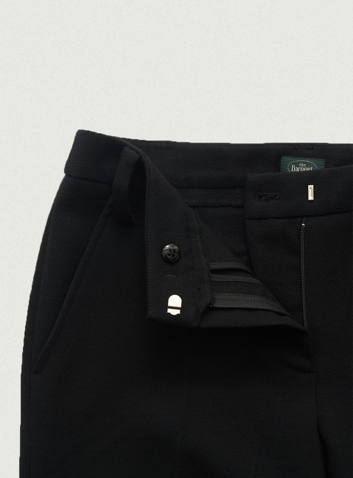 더바넷(THEBARNNET) Mould Low Rise Slacks_Black