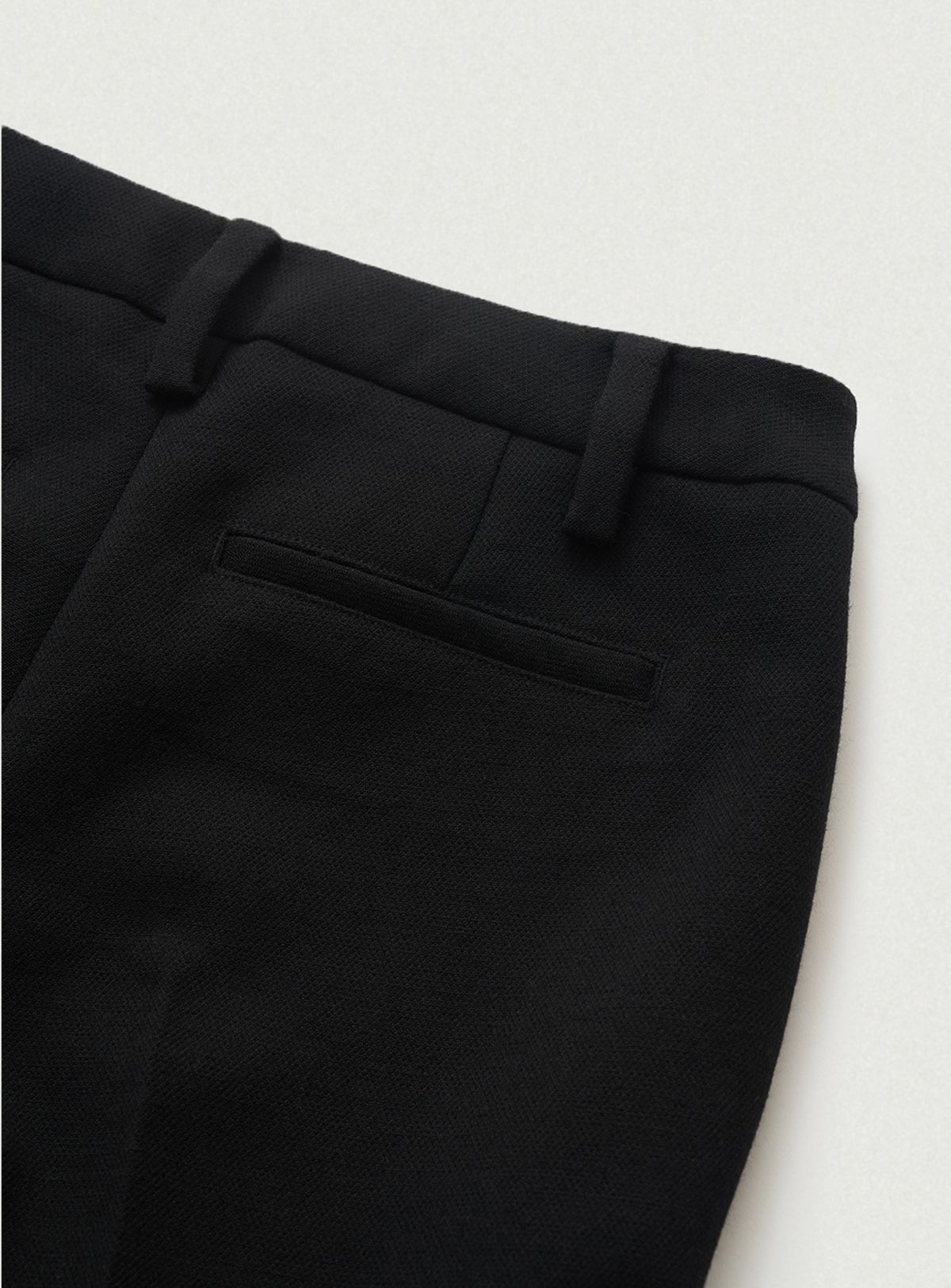 더바넷(THEBARNNET) Mould Low Rise Slacks_Black