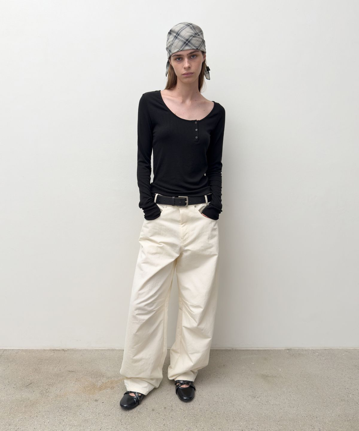 다이애그널(DIAGONAL) CURVED STURDY TROUSERS (cream)