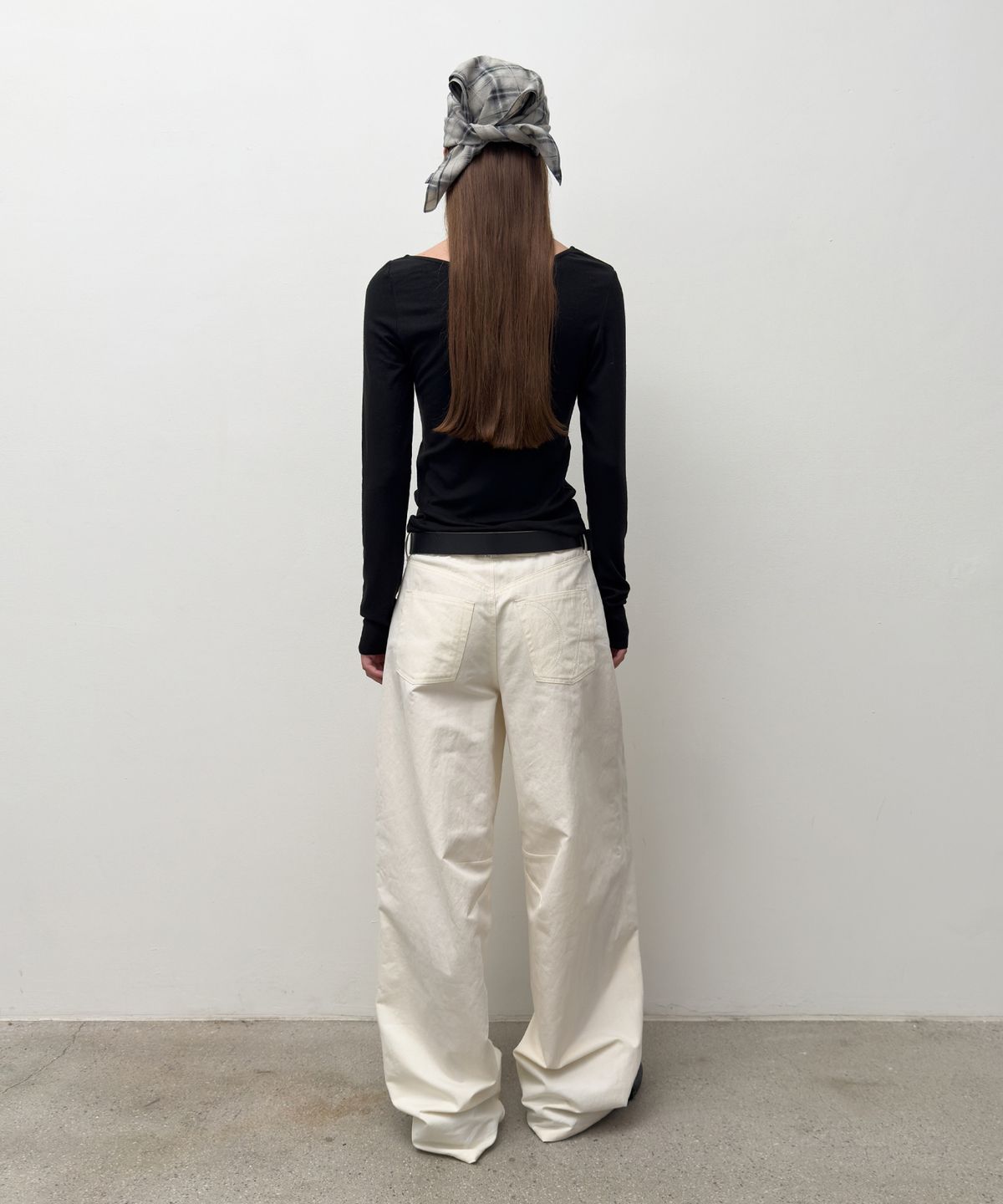 다이애그널(DIAGONAL) CURVED STURDY TROUSERS (cream)