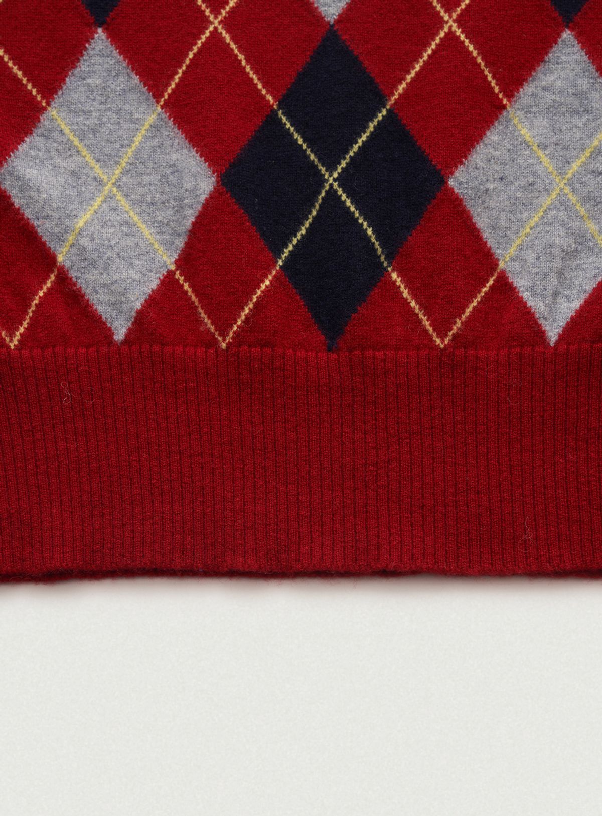 더바넷(THEBARNNET) Caden Argyle Knit Vest_Burgundy