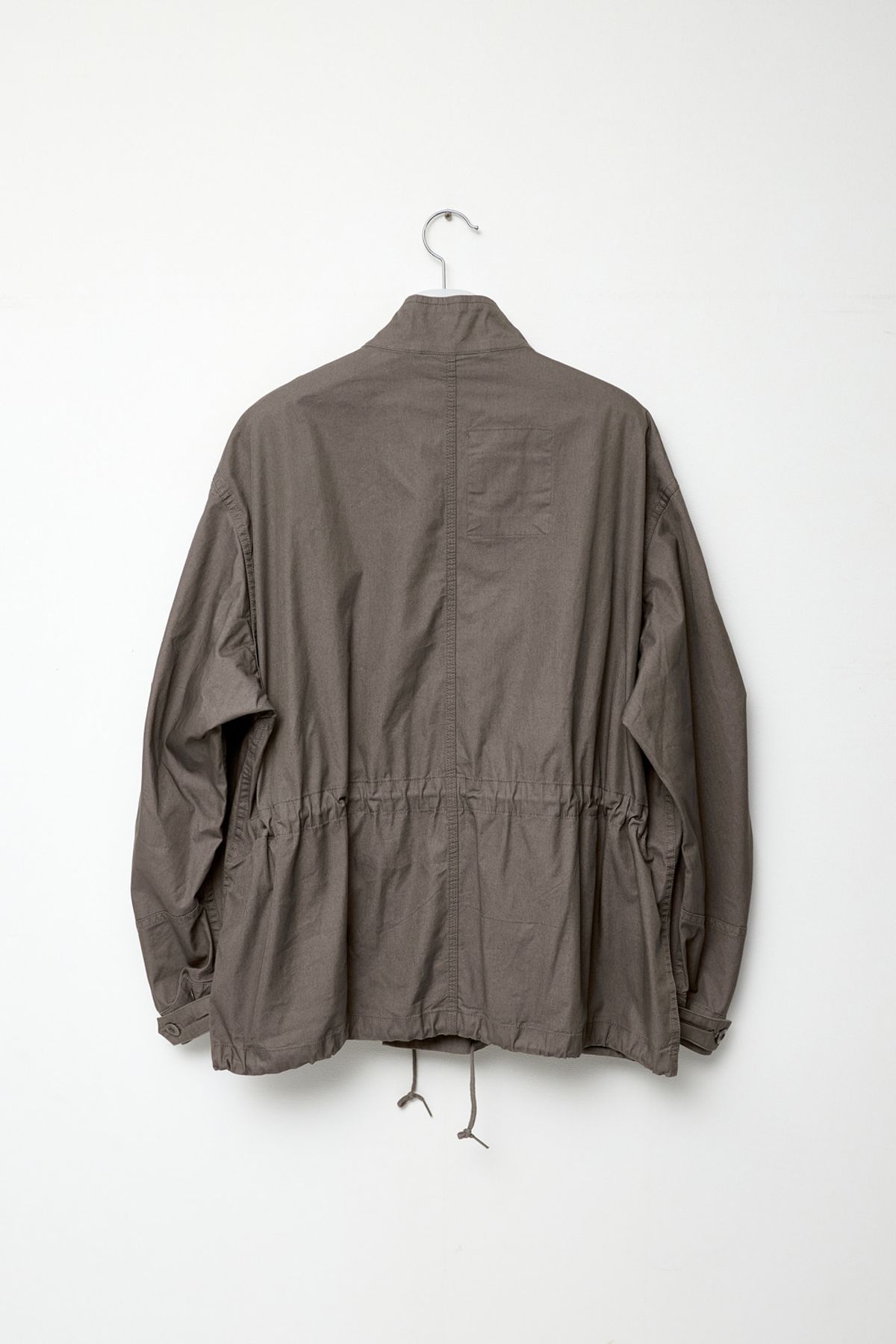 해칭룸(HATCHINGROOM) Short Mods Parka Mud Brown