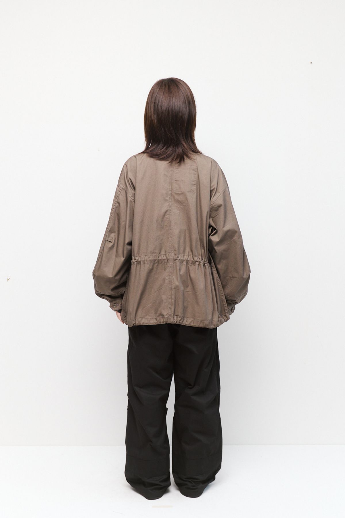 해칭룸(HATCHINGROOM) Short Mods Parka Mud Brown