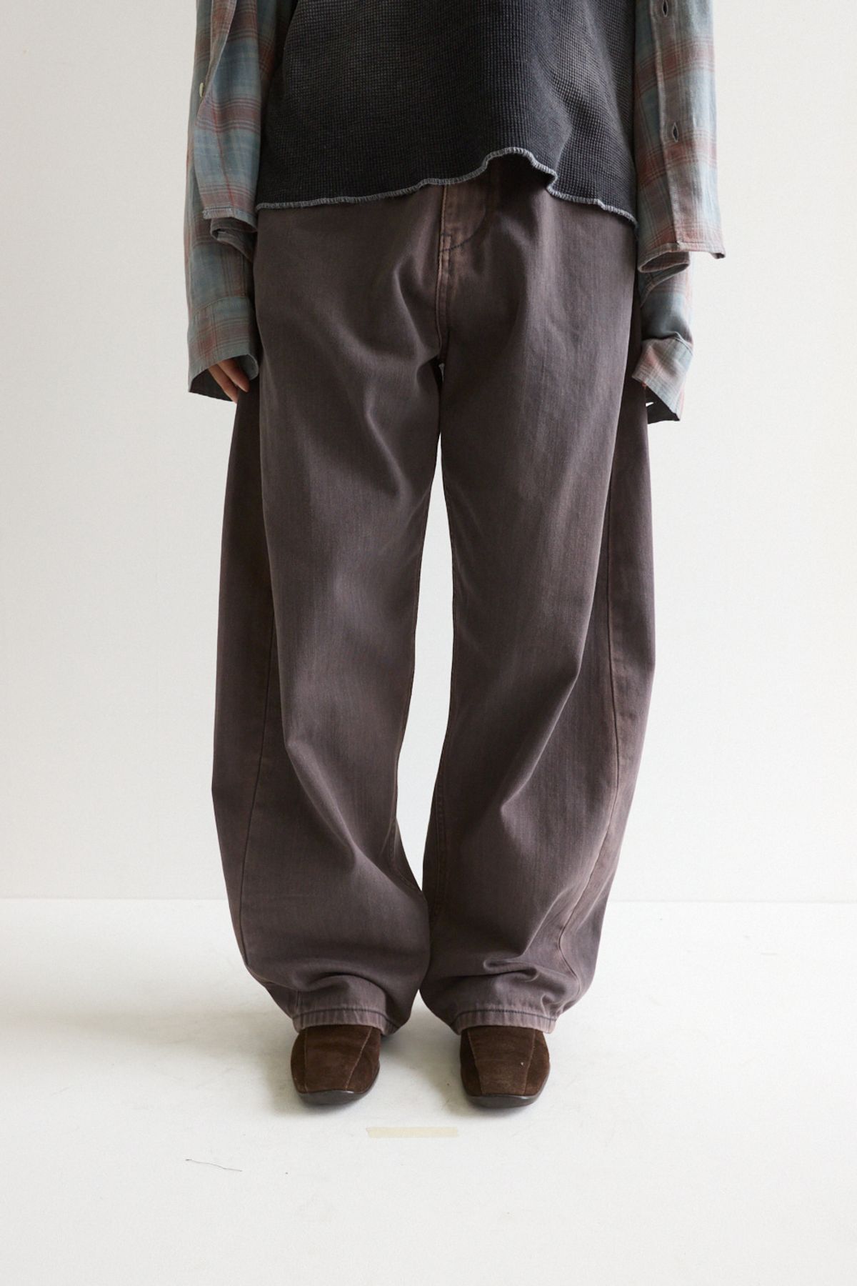 해칭룸(HATCHINGROOM) Curve Jeans Washed Charcoal