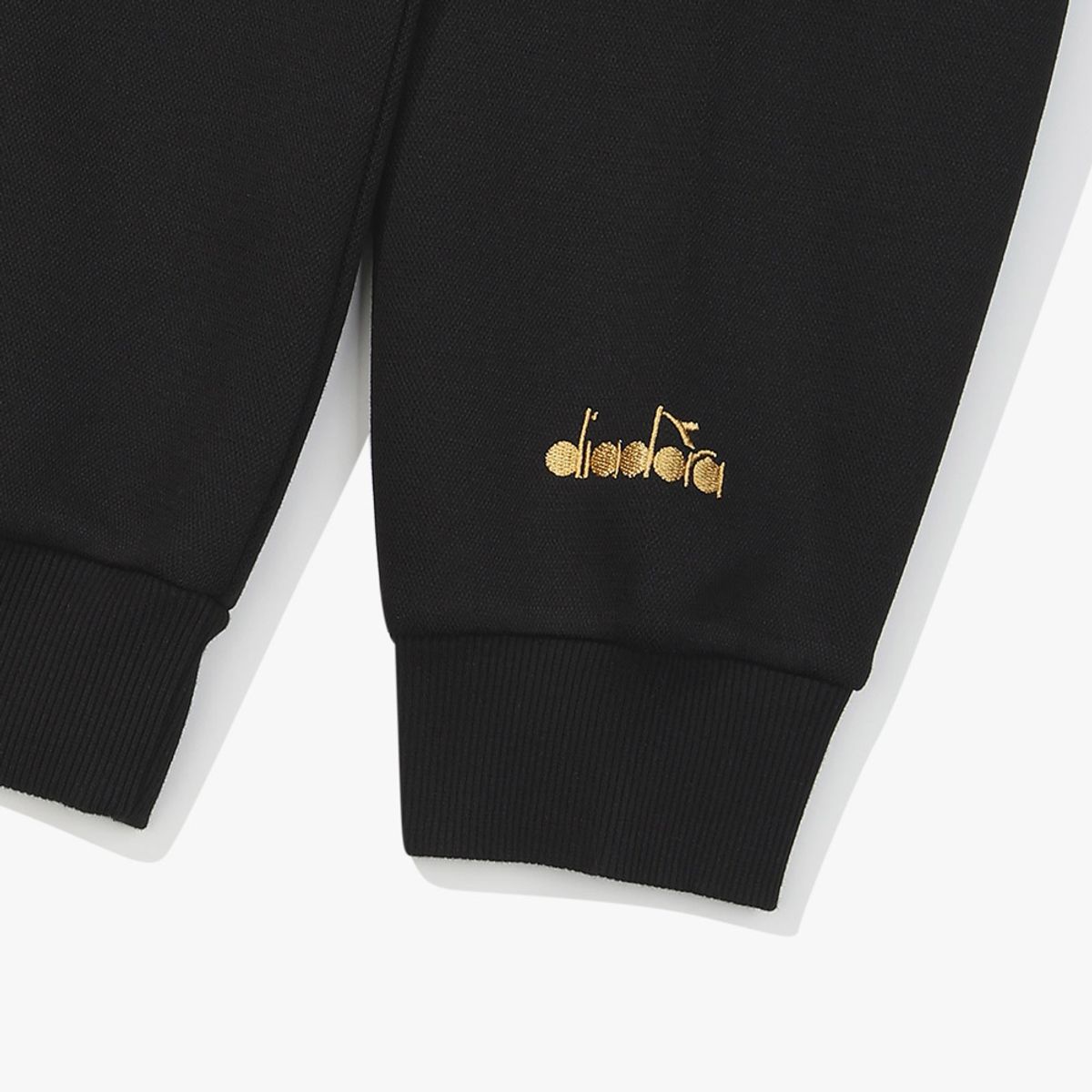 디아도라(diadora) 에어쿠션 후드티셔츠 BLACK