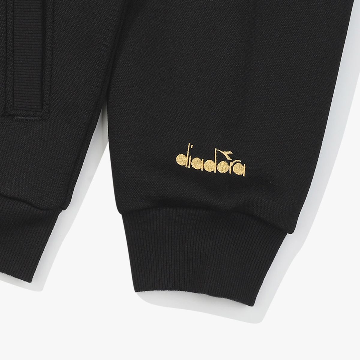 디아도라(diadora) 에어쿠션 후드집업 자켓 BLACK