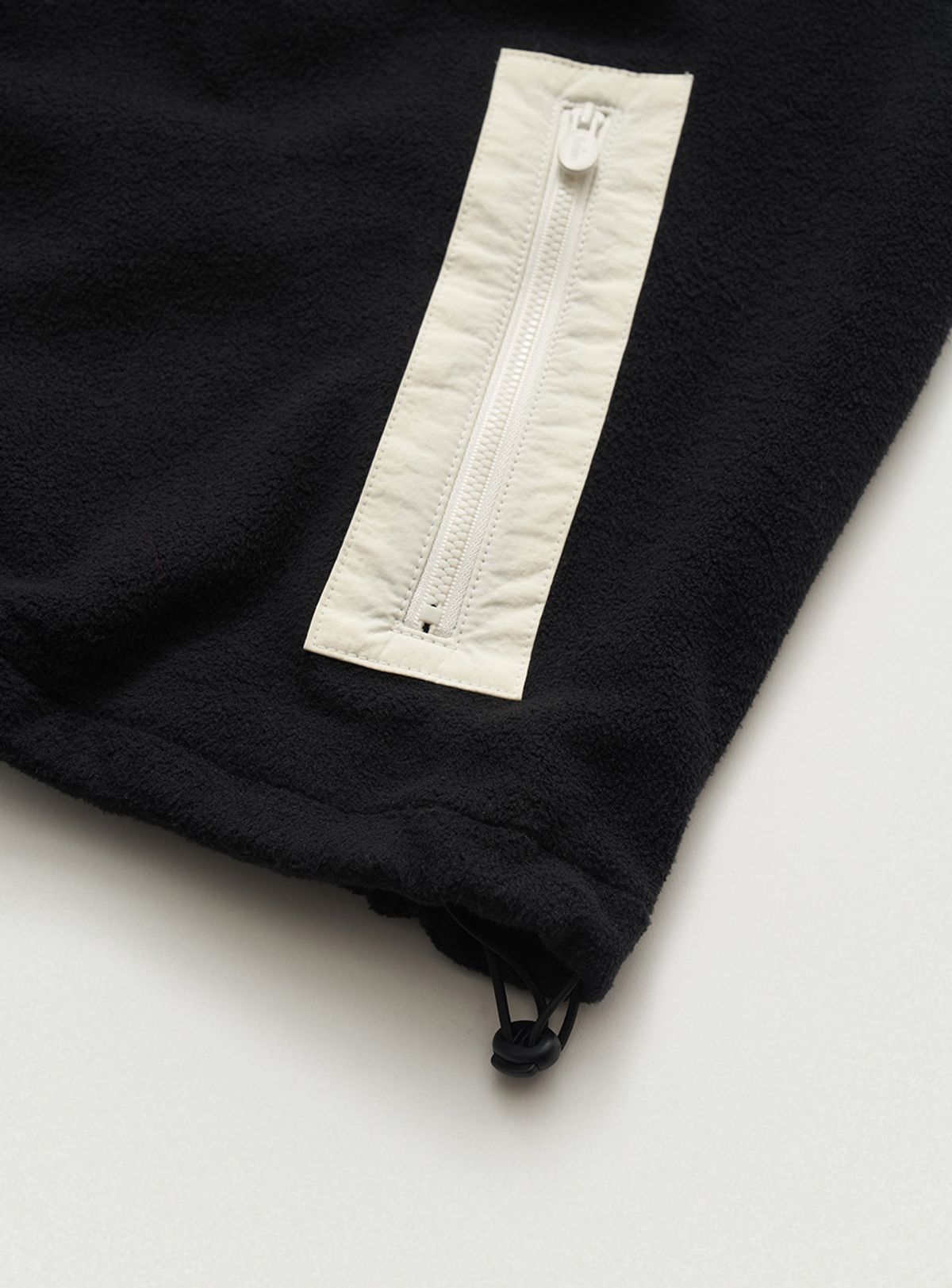 더바넷(THEBARNNET) Laska Fleece Half-Zip Pullover_Black