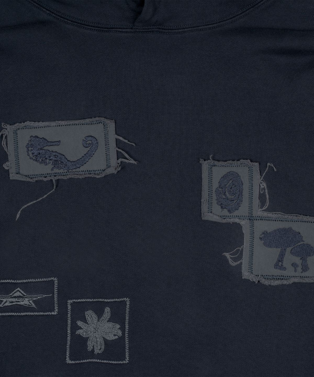 더콜디스트모먼트(THE COLDEST MOMENT) TCM fossil hoodie (navy)