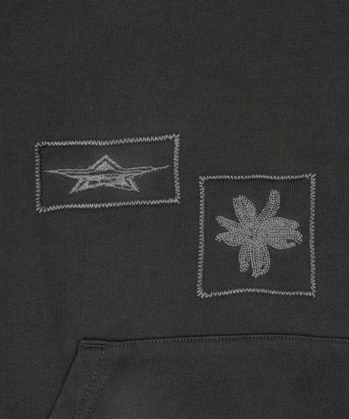 더콜디스트모먼트(THE COLDEST MOMENT) TCM fossil hoodie (charcoal)