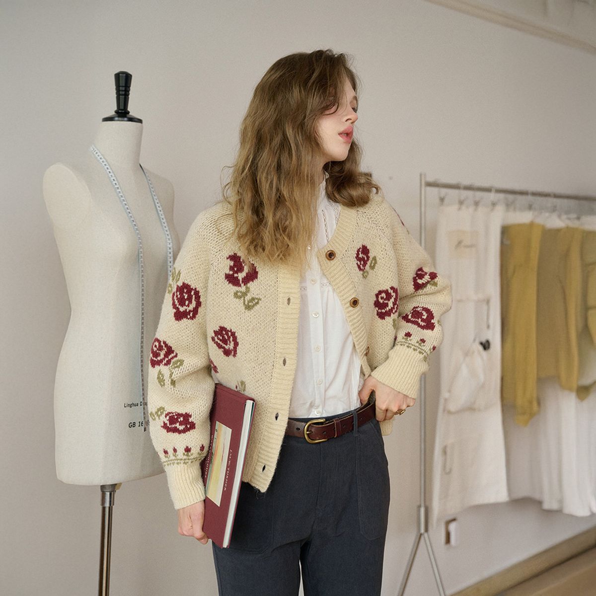 심플레트로(SIMPLE RETRO) SR_Rose jacquard knitted cardigan_2color