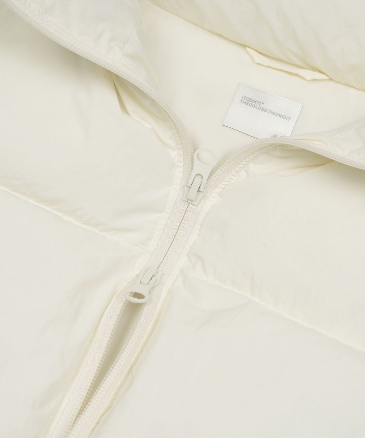 더콜디스트모먼트(THE COLDEST MOMENT) TCM starfish logo puffer jacket (ivory)