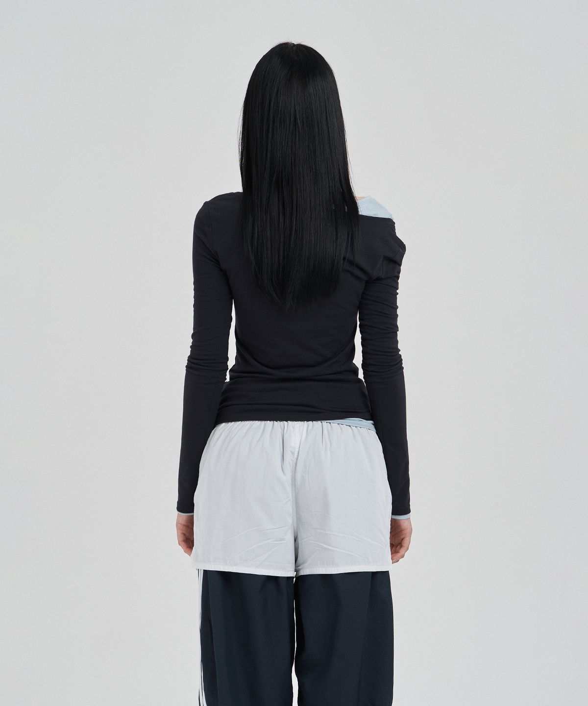 일리오(ILLIO) Navy My one scoop neck longsleeve