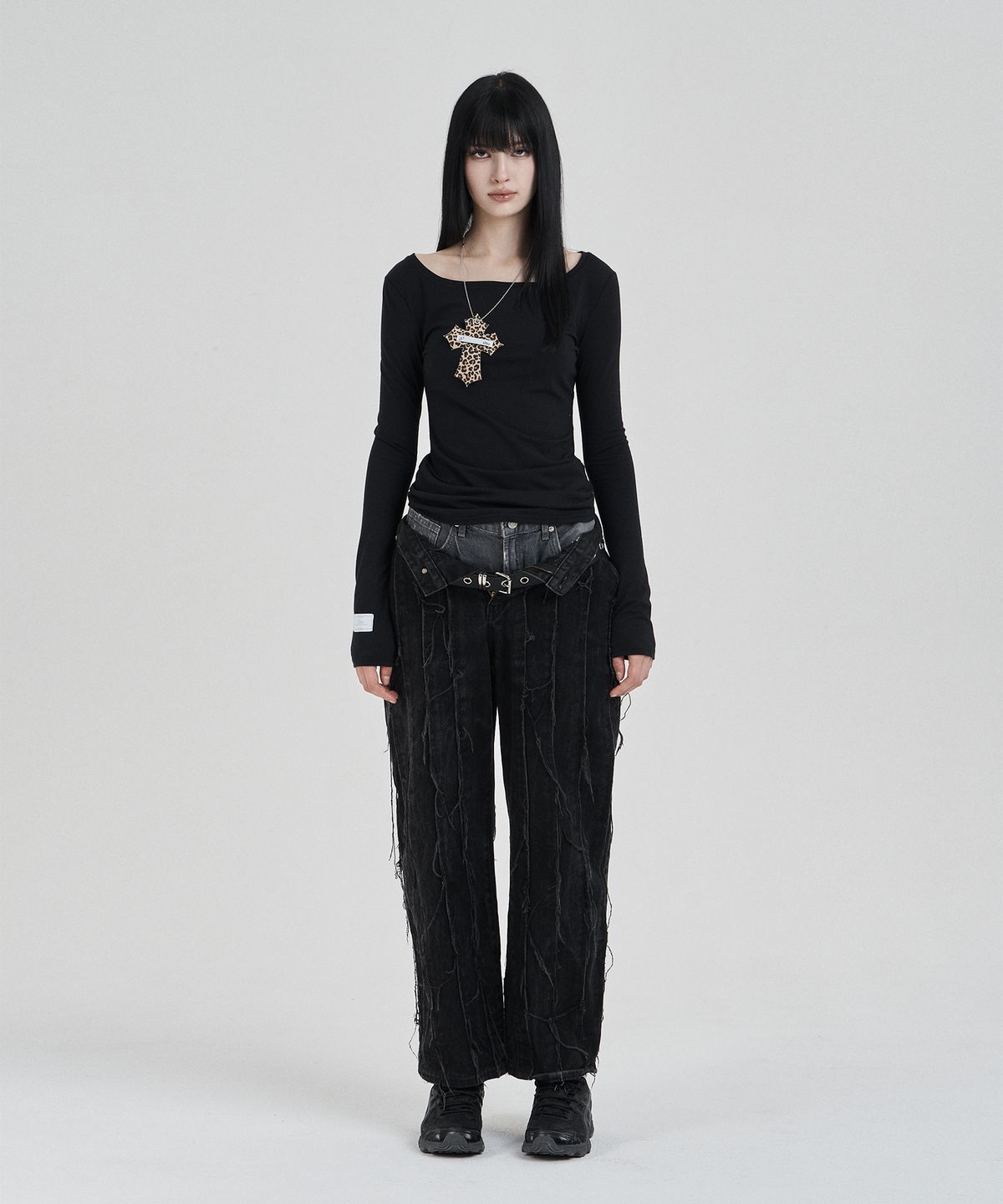 일리오(ILLIO) Black My one scoop neck longsleeve