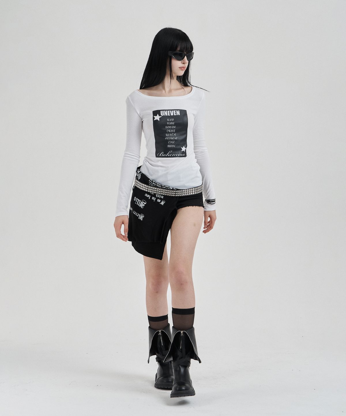 일리오(ILLIO) White Uneven graphic longsleeve