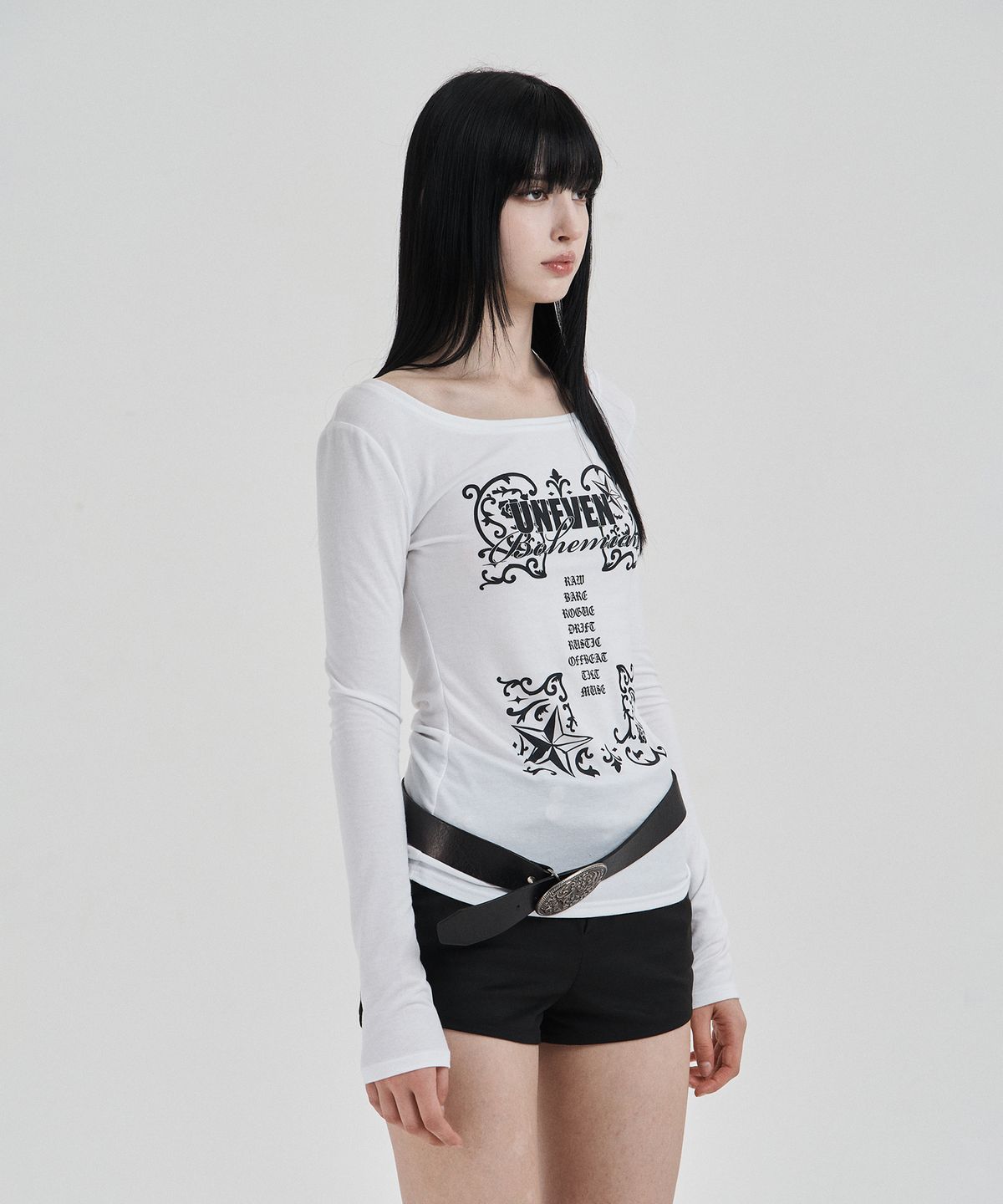 일리오(ILLIO) White Bohemian graphic longsleeve