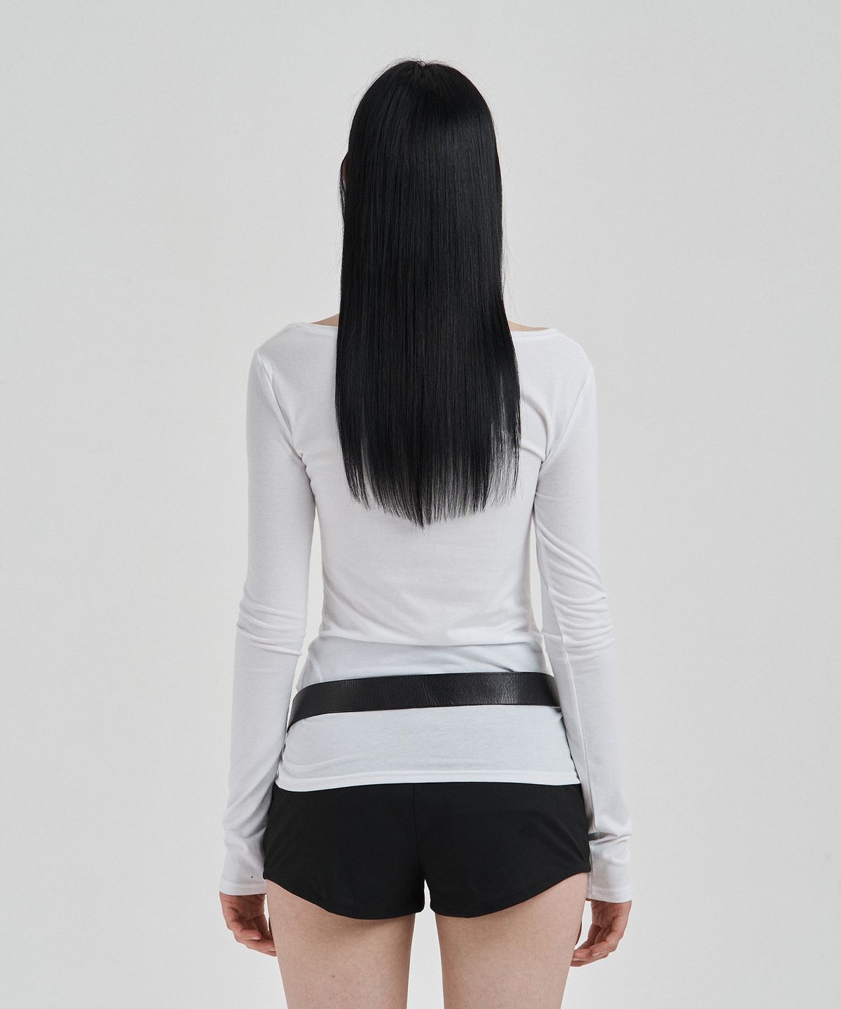일리오(ILLIO) White Bohemian graphic longsleeve