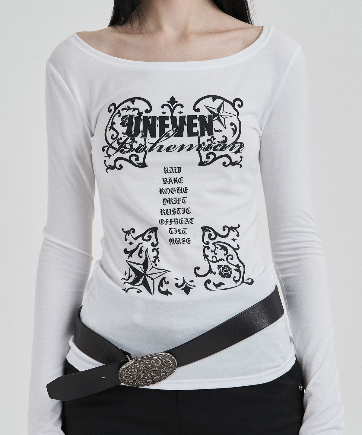 일리오(ILLIO) White Bohemian graphic longsleeve