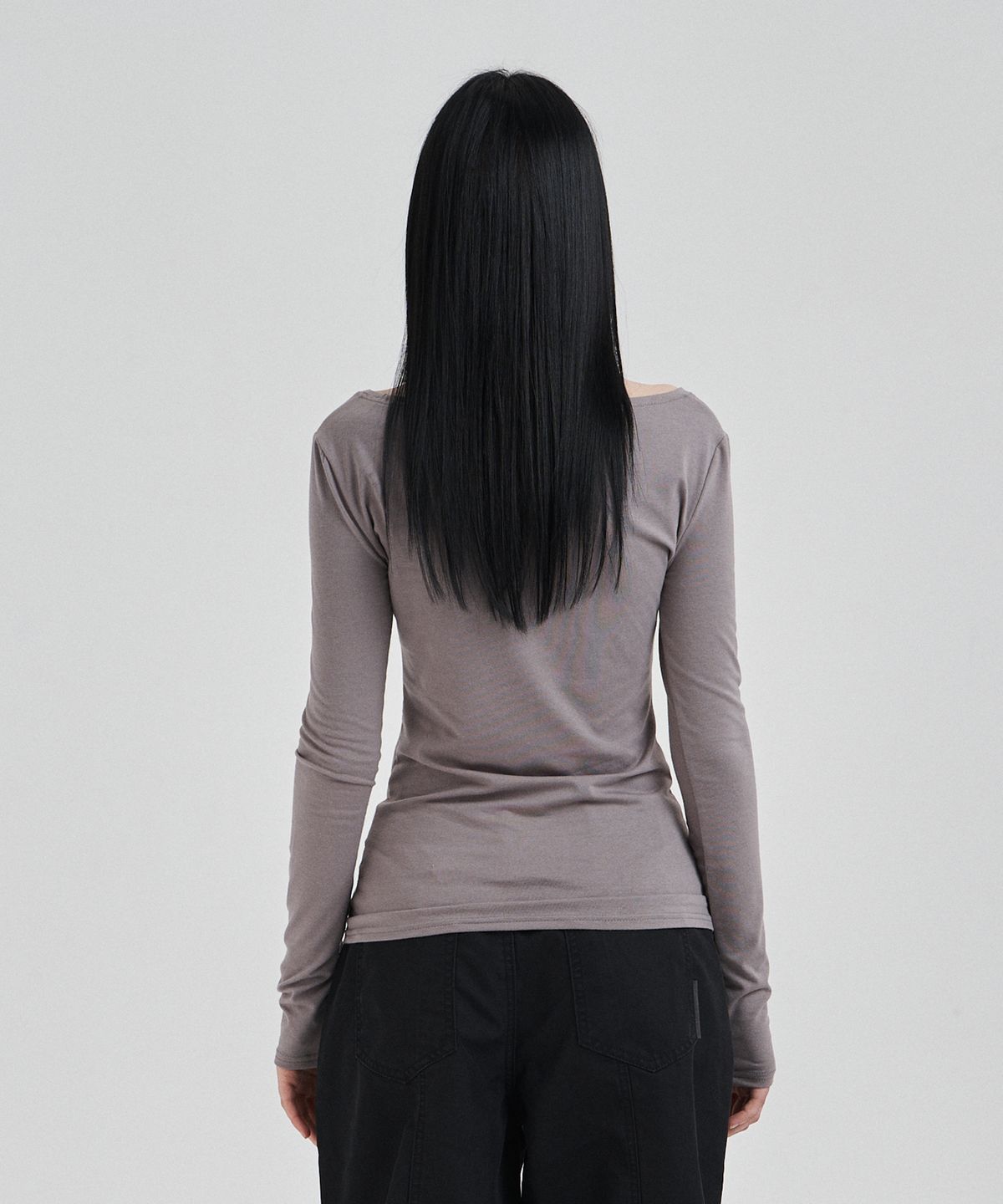 일리오(ILLIO) Mud gray Bohemian graphic longsleeve