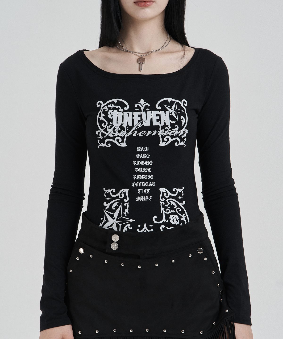 일리오(ILLIO) Black Bohemian graphic longsleeve