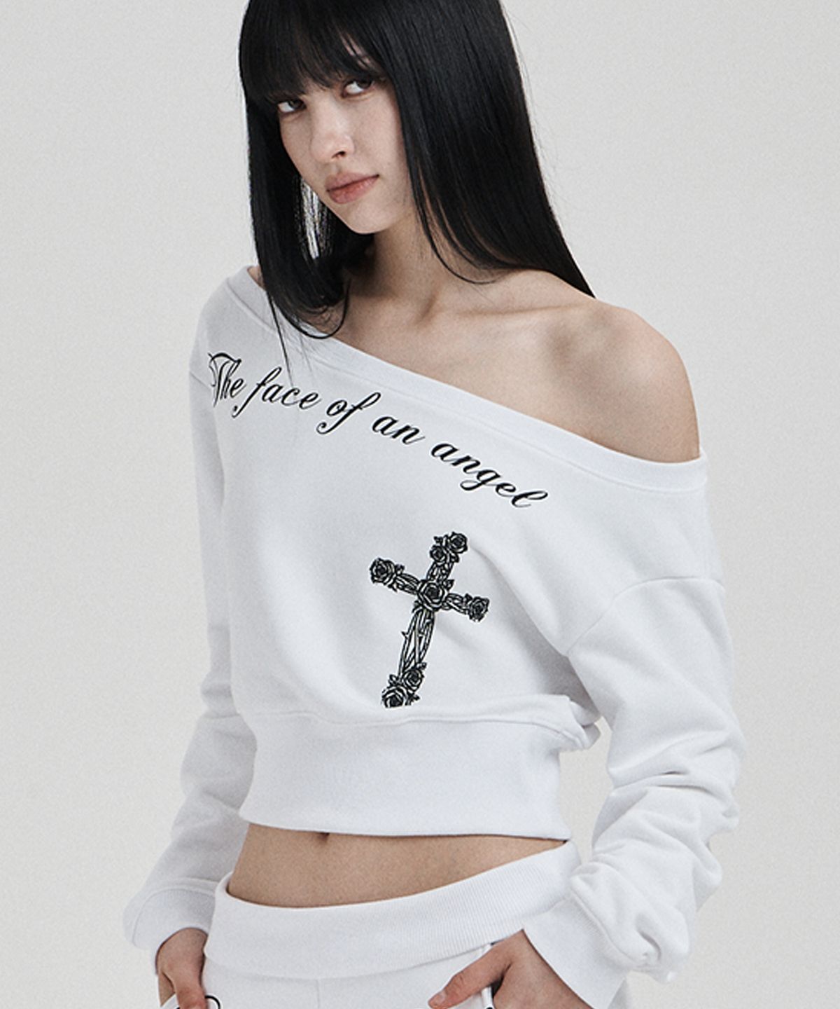 일리오(ILLIO) White Angel sweat shirt