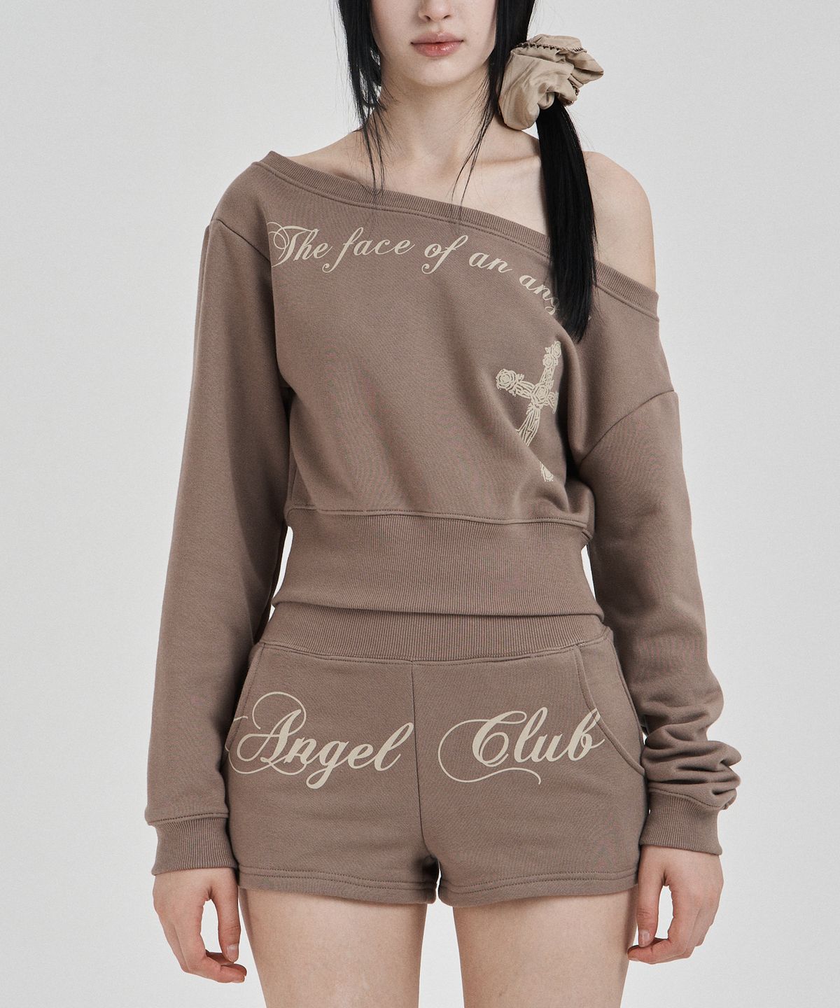 일리오(ILLIO) Mocha Angel sweat shirt