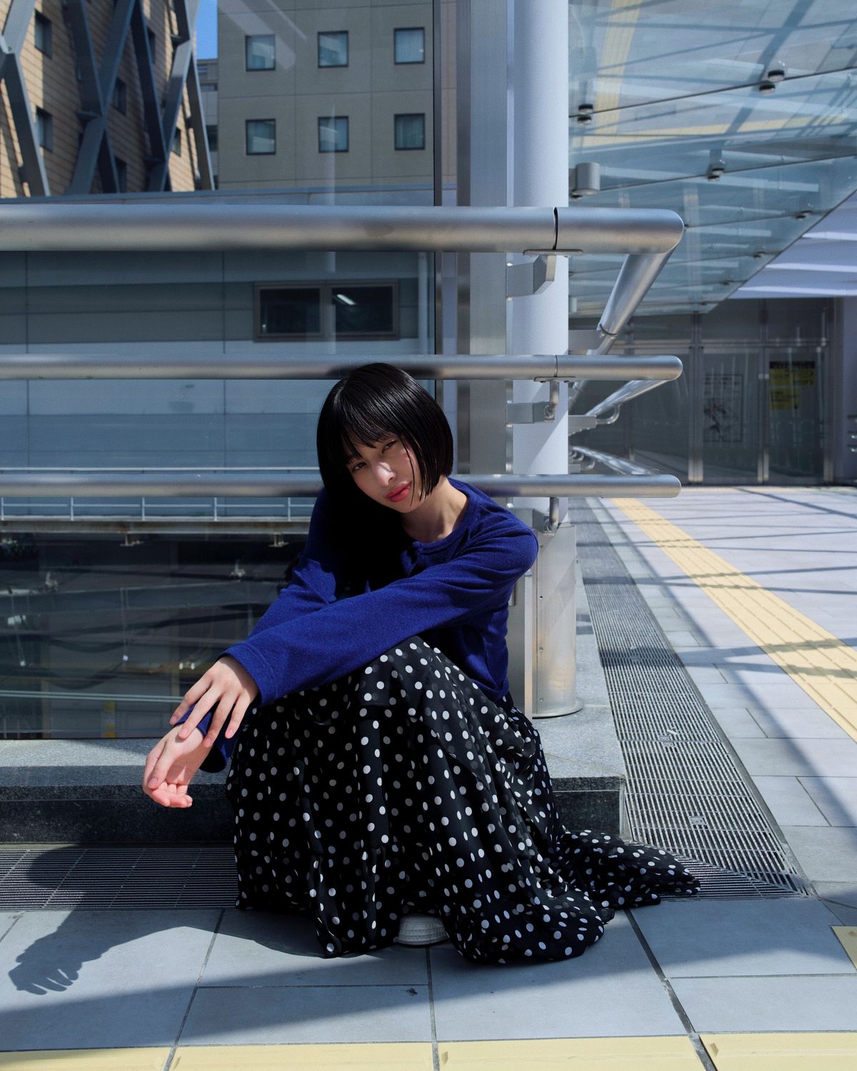 로액슈얼(LO AXUAL) DOT CHIFFON FLARE SKIRT_BLACK