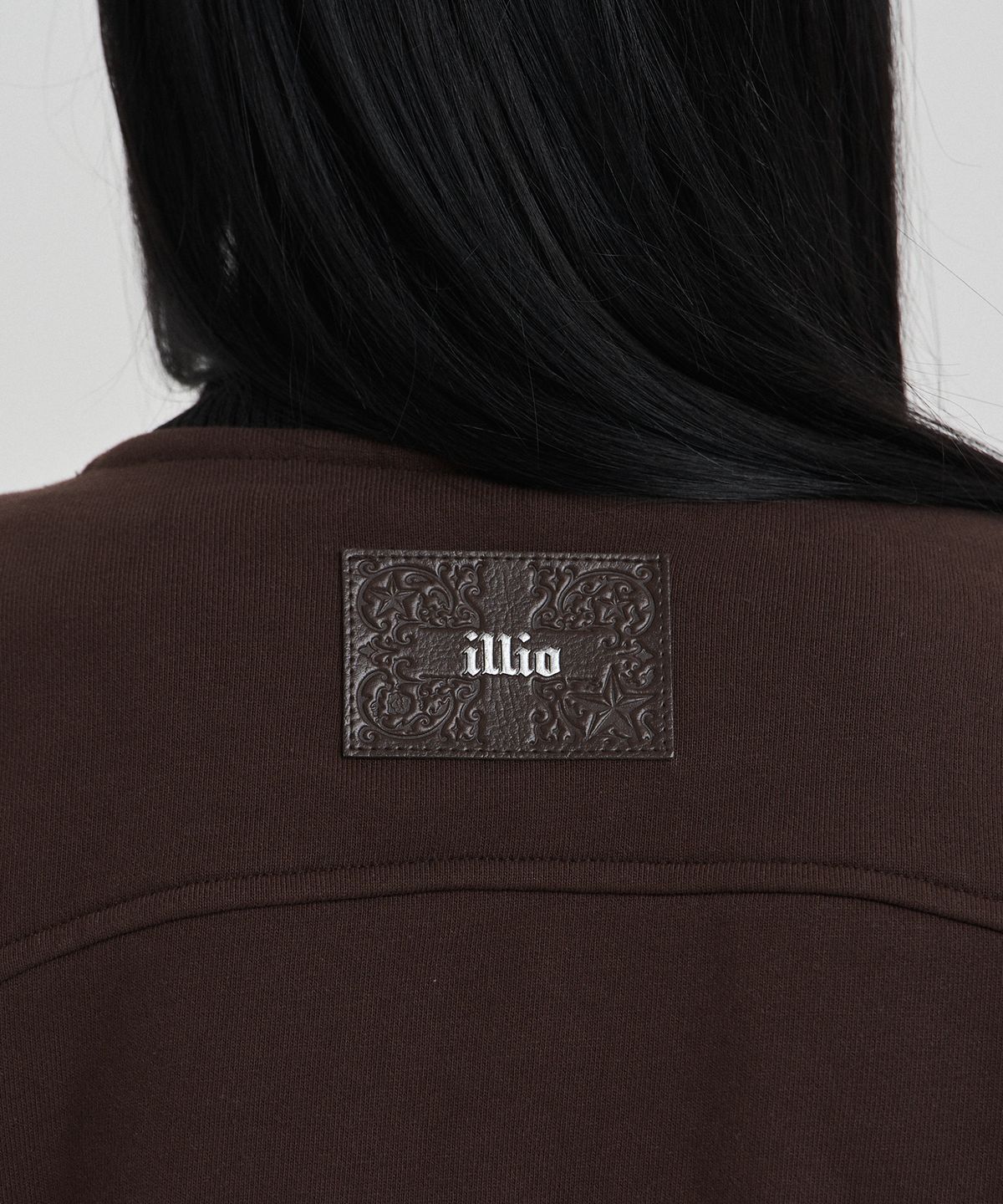 일리오(ILLIO) Brown Highneck jersey blouson