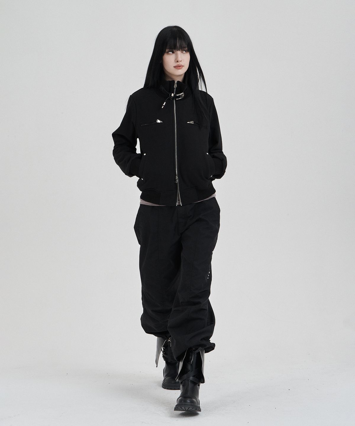 일리오(ILLIO) Black Highneck jersey blouson