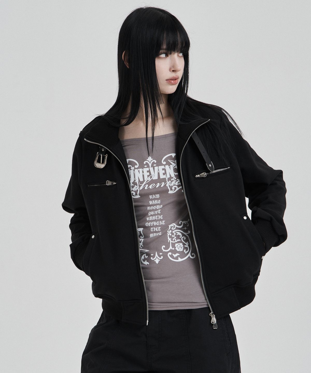 일리오(ILLIO) Black Highneck jersey blouson