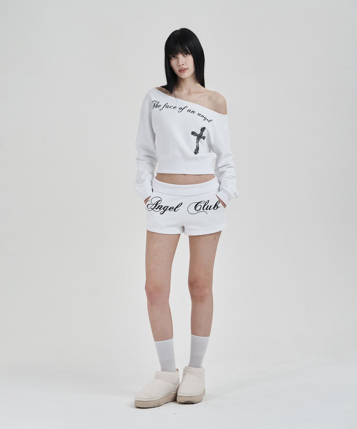 일리오(ILLIO) White Angel sweat shorts