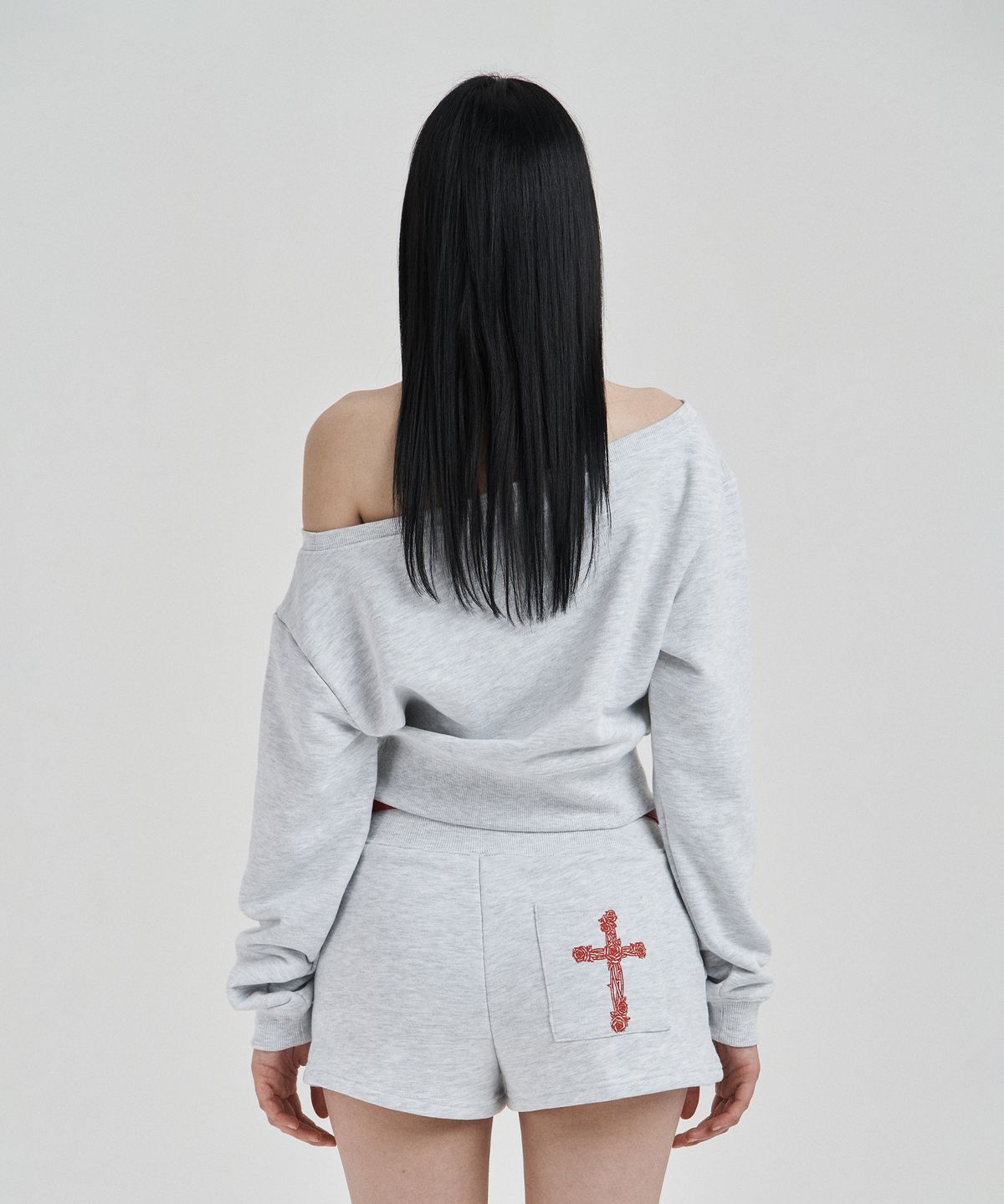 일리오(ILLIO) Melange Angel sweat shorts