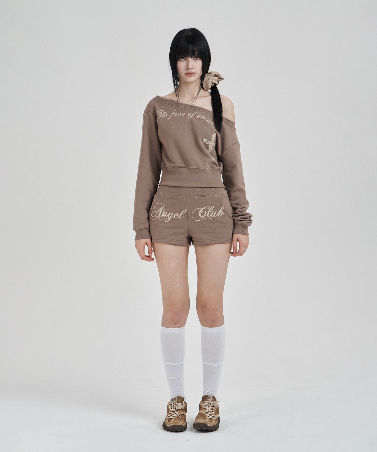 일리오(ILLIO) Mocha Angel sweat shorts