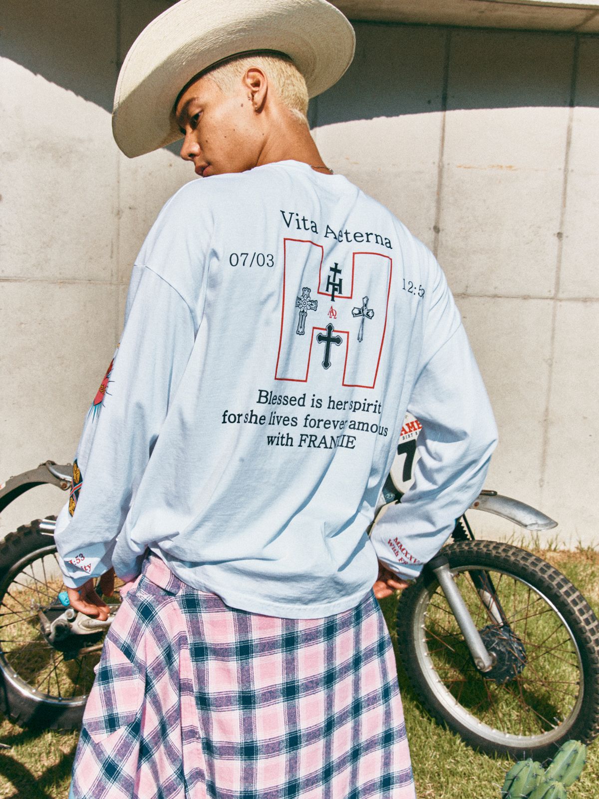 하이타이드 프랭키(HIGHTIDEFRANKIE) Nosso bebe amado  Long Sleeve Tee White